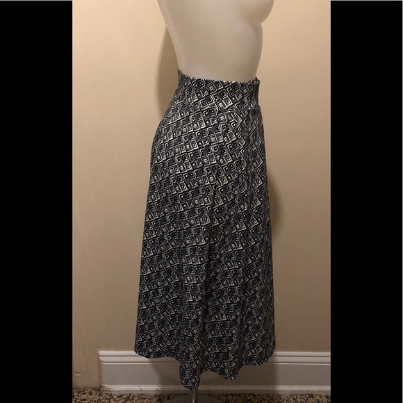 LuLaRoe Madison Skirt Size 3XL - Picture 5 of 16